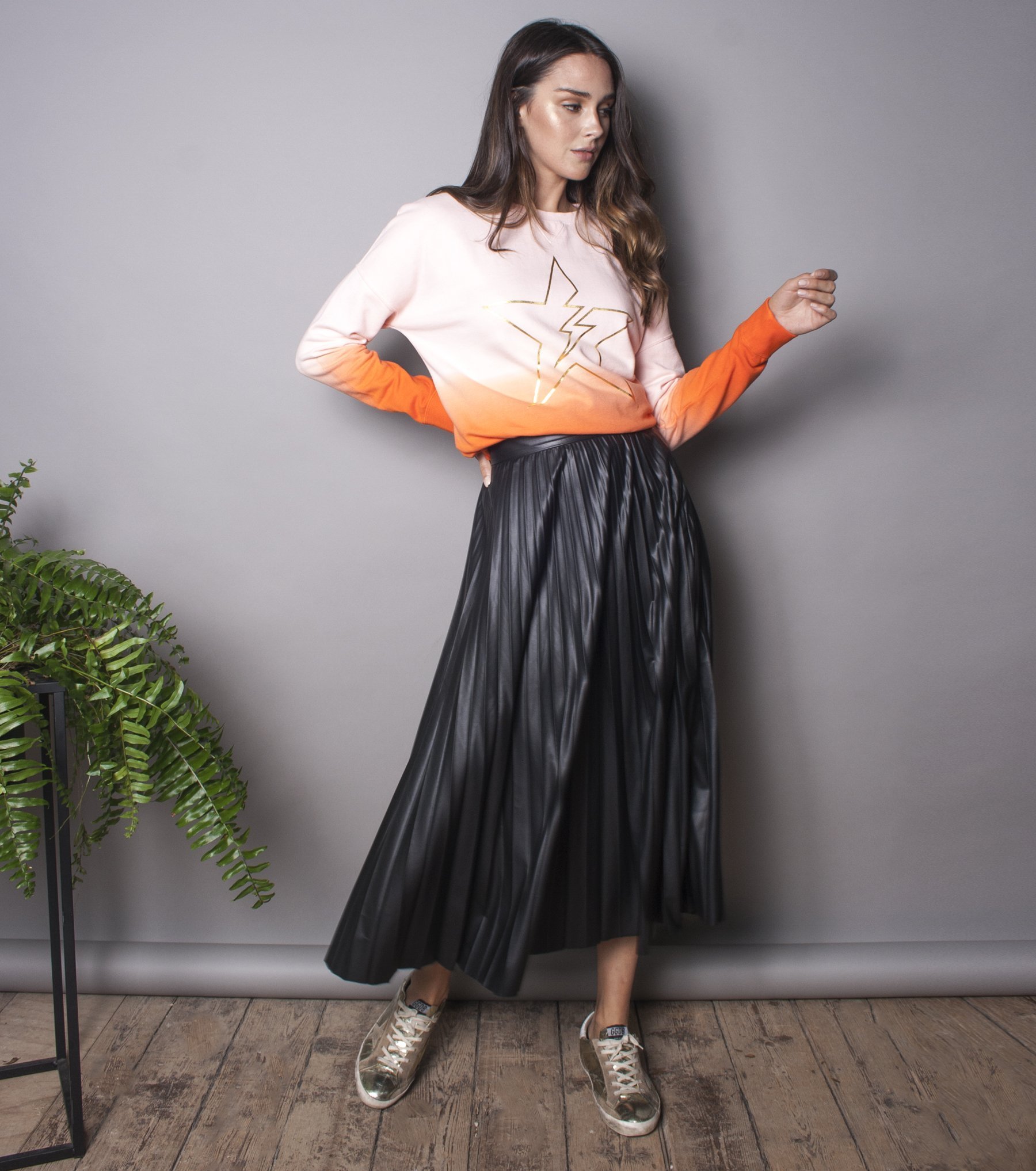 theotherssunrayblackpleatherskirtonlinenowwithmaryandme