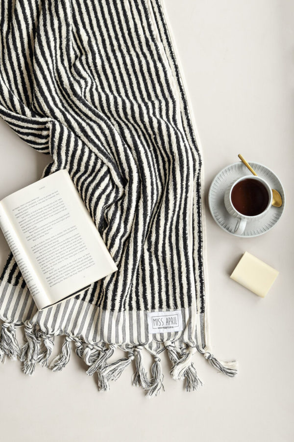 HAND TOWELS POM POM & STRIPE Mary & Me